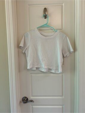 Urban Outfitters White V‑Neck Tee